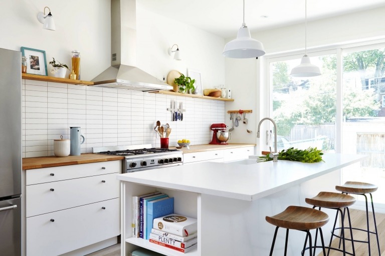 Casa de campo escandinava móveis de cozinha cozinha branca azulejos de parede mosaico ideias de decoração de cozinha