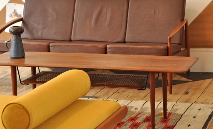 Assentos de couro-madeira maciça-mesa de centro-sofá-cama
