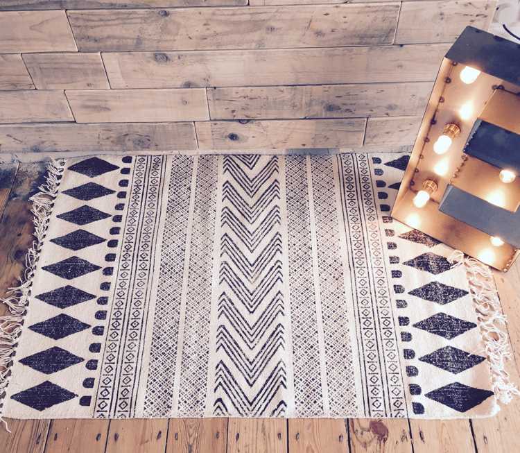 Tapete escandinavo -design-tecido-corredor-preto-branco-padrão