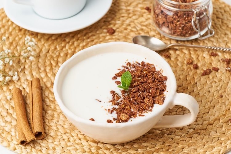 Valores nutricionais do iogurte Skyr e alternativas veganas saudáveis