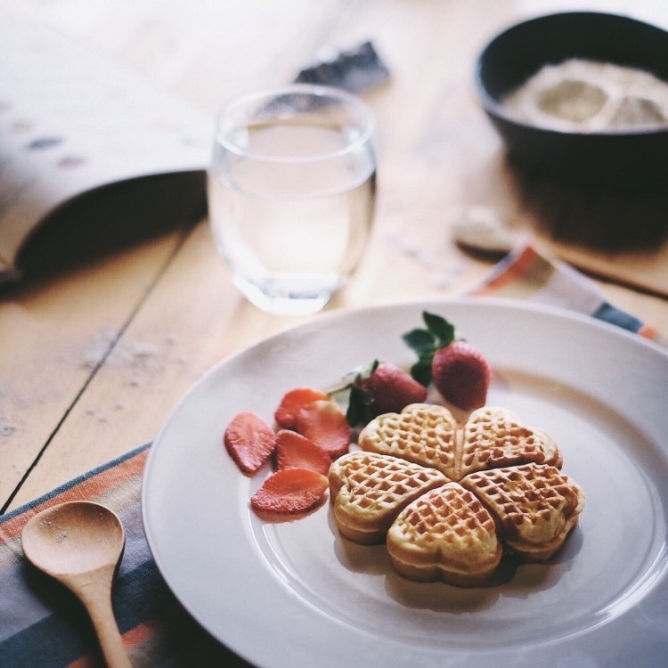 Assar Skyr waffles para um café da manhã saudável