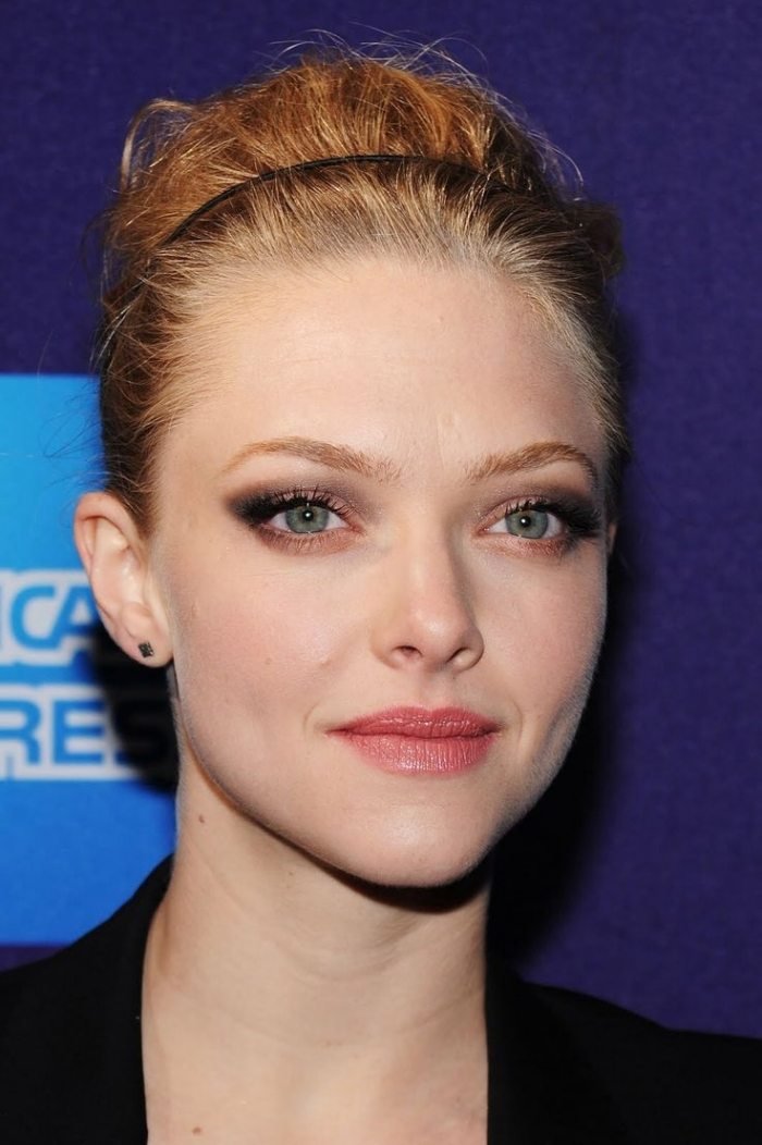 smokey-eyes-blue-eyes-brown-eyeshadow-amanda-seyfried