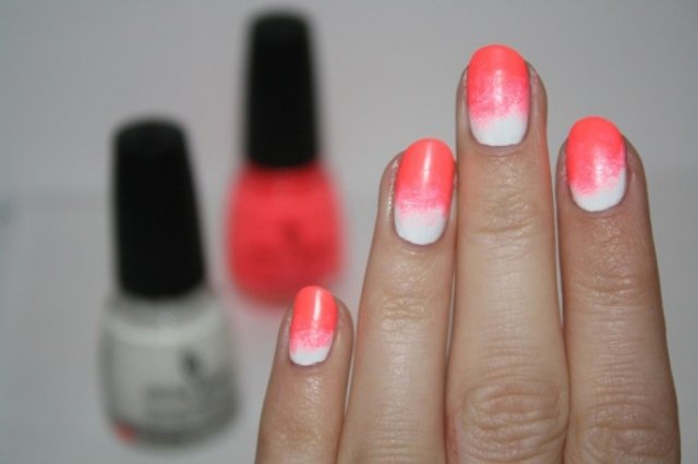 Nail-design-ombre-effect-white-pink