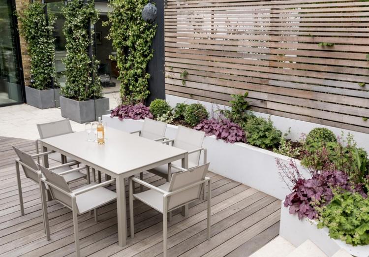 mesa comprida e estreita para jardim e canteiro elevado de concreto com plantas