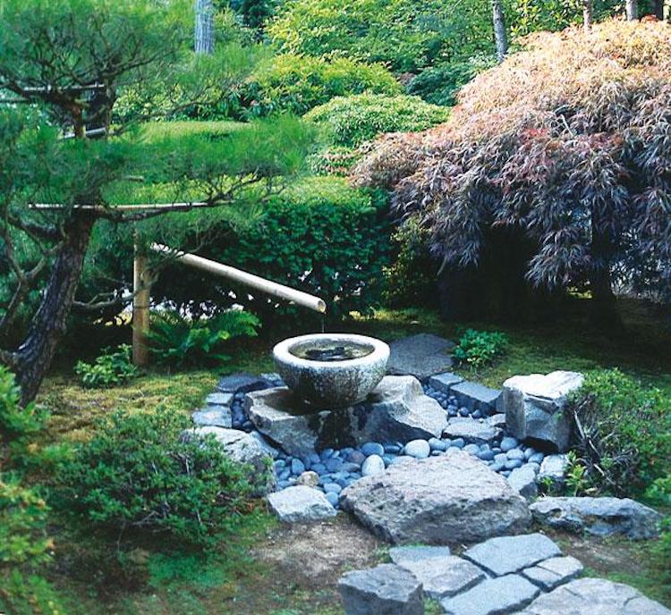 Construa sua própria fonte de água japonesa com bambu e pedra