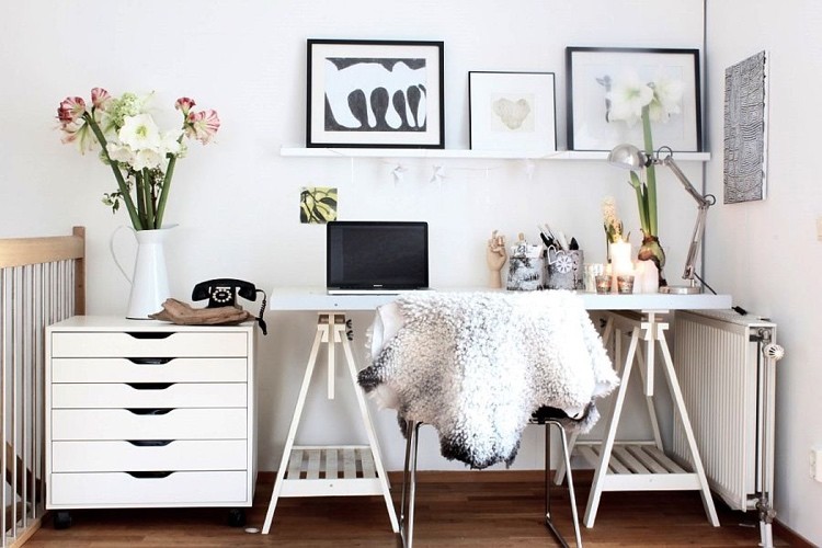 Forneça o seu estudo ao estilo escandinavo com uma secretária IKEA