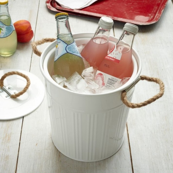decoração de verão para o seu balde de bebidas frescas de festa no jardim