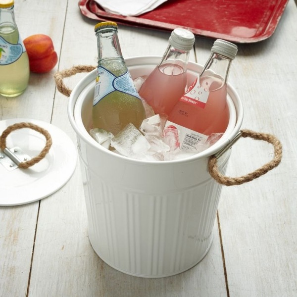 decoração de verão para o seu balde de bebidas frescas de festa no jardim