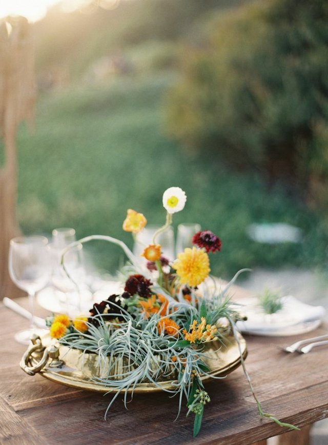 decoração tigela ouro prado flores casamento ao ar livre