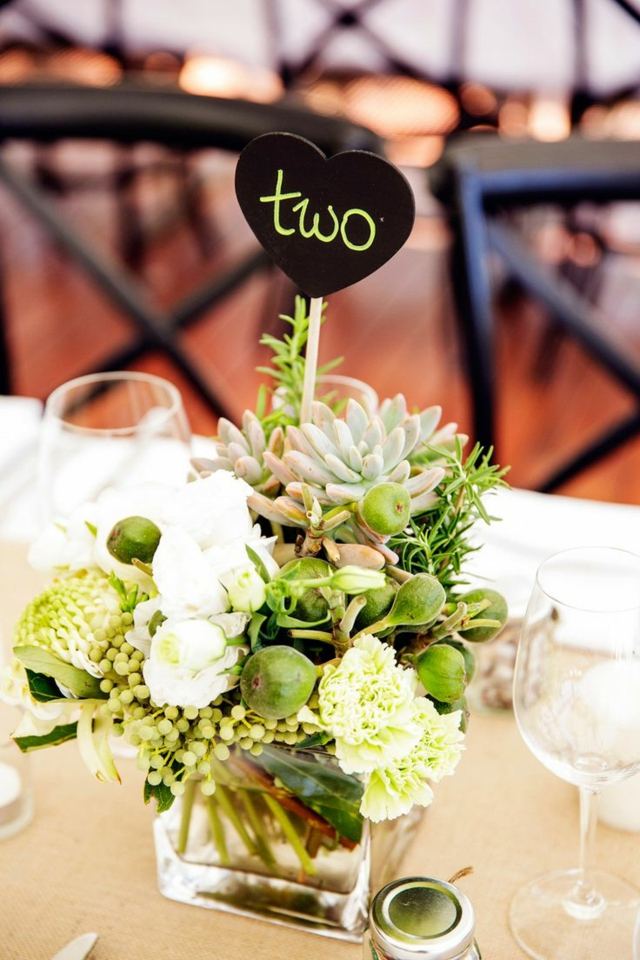 vaso de vidro buquê decoração suculentas mesa número casamento