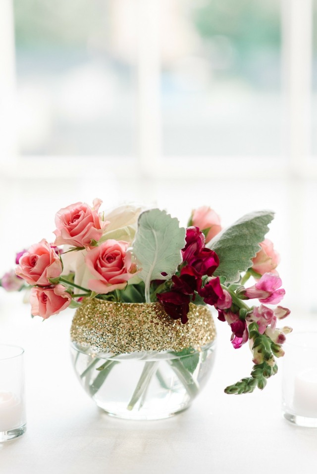 decoração de mesa flores de verão rosas vaso rosa ouro glitter