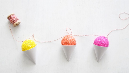 Faça você mesmo as decorações de verão, cones de sorvete, bolas de isopor