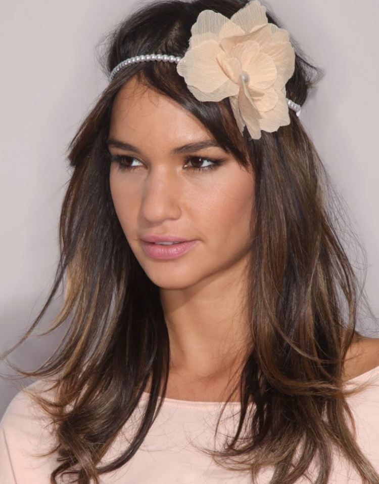 verão hairstyles-hairband-ideas-flower-pearls-boho-chic-look
