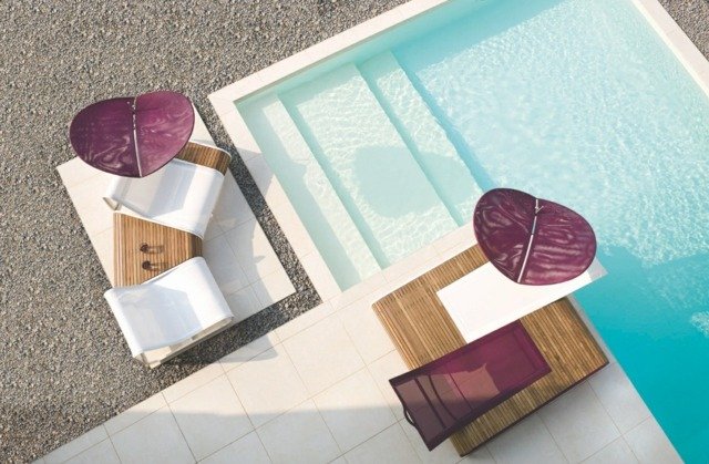 Espreguiçadeira de piscina de forma exclusiva de guarda-sol em roxo