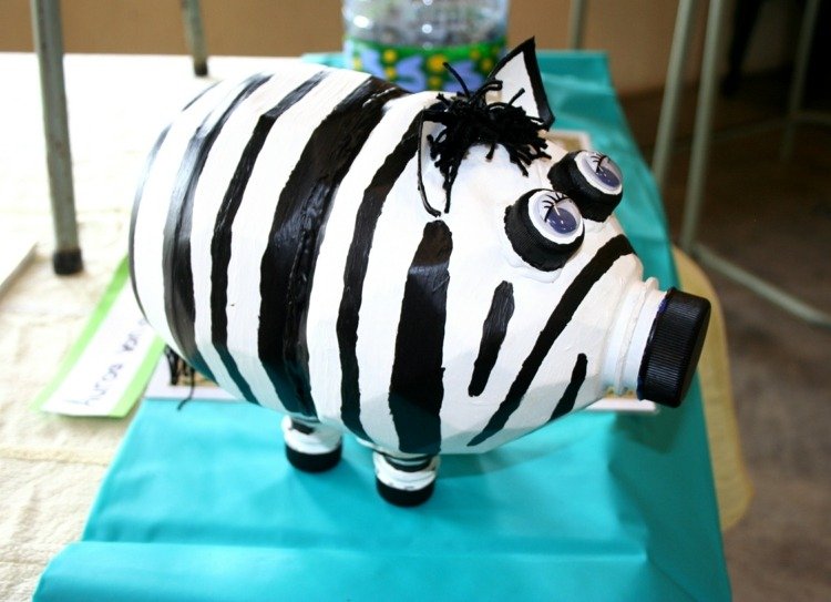 listras de caixa de dinheiro de garrafa de plástico zebra