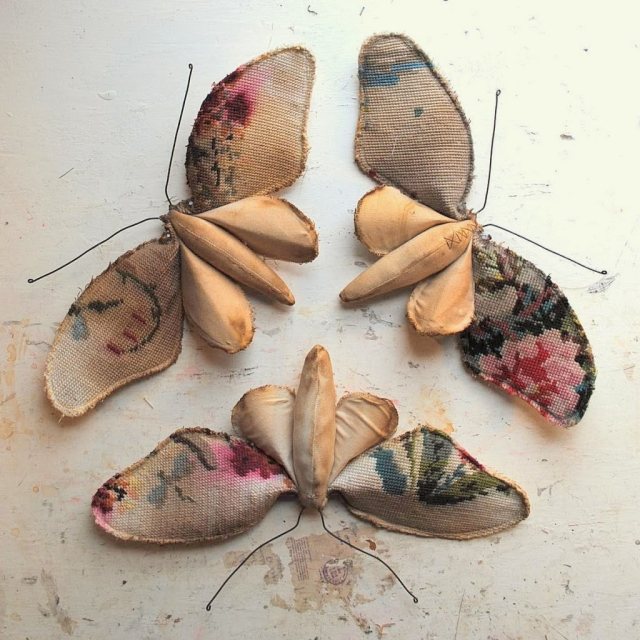 brinquedos de borboletas costurando pedaços de tecido
