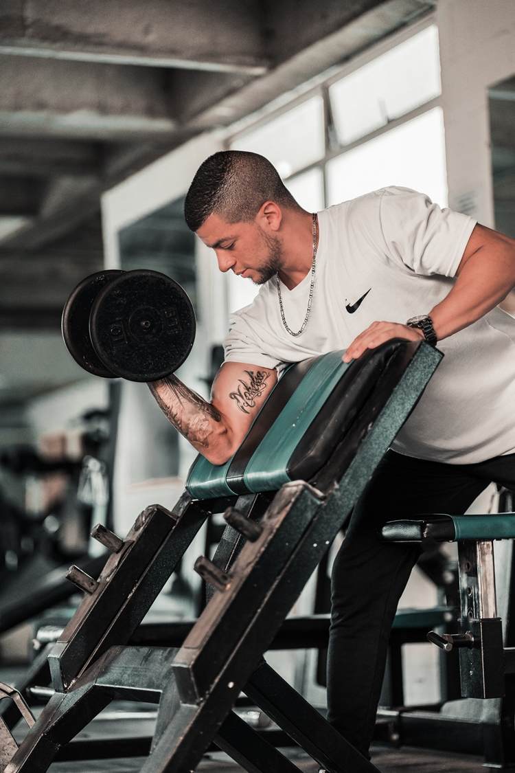 Construção muscular de forma mais eficaz durante o treinamento à noite