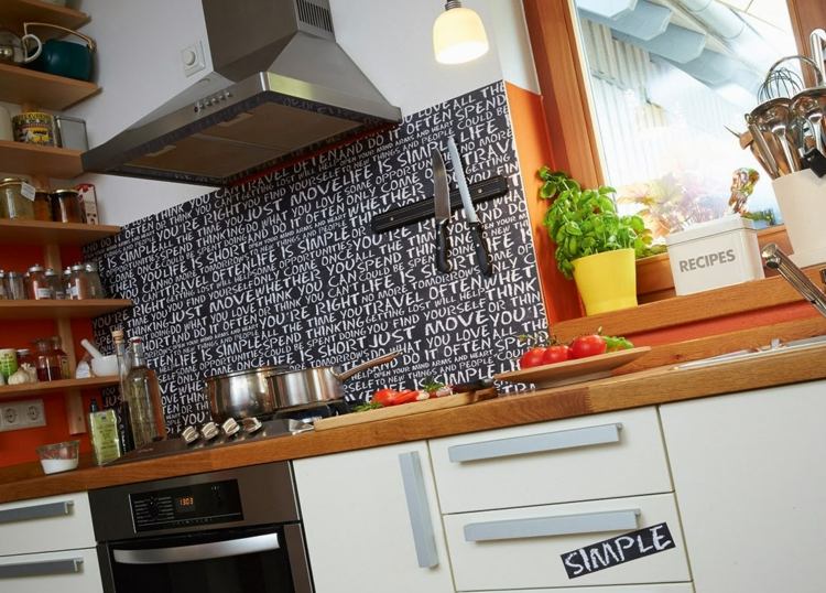 Proteção contra respingos-fogão-cozinha-quadro-negro-tinta-etiquetada-giz-prateleira-armazenamento-potes-utensílios de cozinha-pia-faca-especiarias