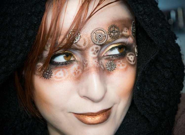 Ideias de maquiagem para equipamentos Steampunk para maquiagem meia-face feminina para o carnaval