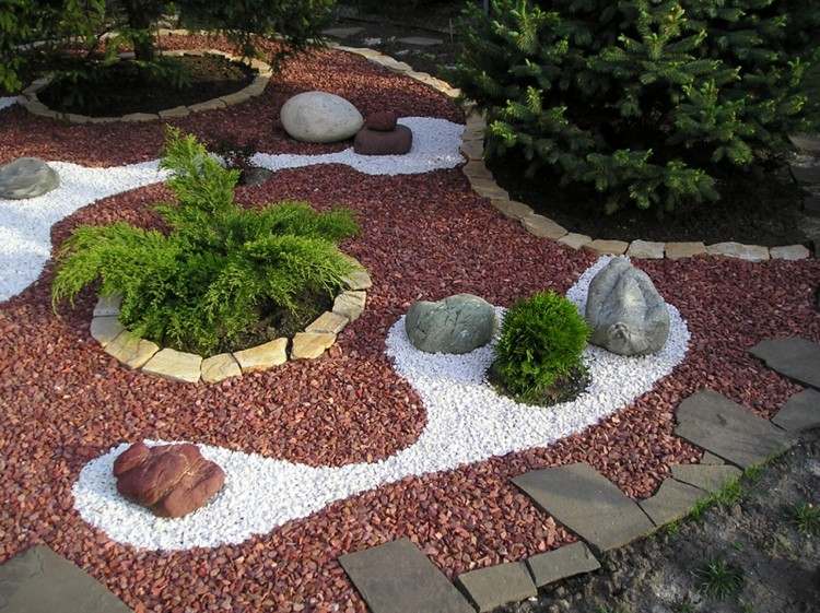 stone-bed-design-gravel-white-red-assimetrical-shapes-coníferas