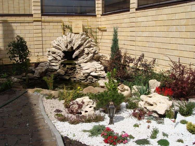 stone-bed-design-white-grit-gravel-ground cover-plants-eriken