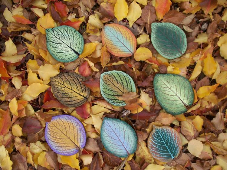 pintura pedras motivo de outono folhas caducas ideia