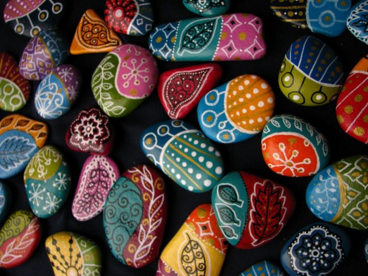 pintar pedras imagens coloridas folhas caducas folhas natureza rio pedras