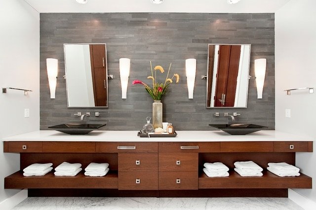 Móvel lavatório de parede com dois espelhos em madeira de abeto