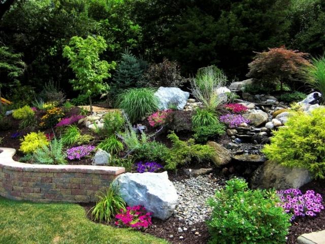 idéias de design de jardim flores de pedra perenes encosta do muro de contenção