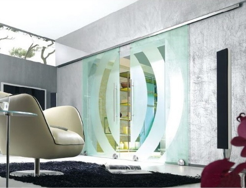 Apartamento moderno com porta de correr de vidro
