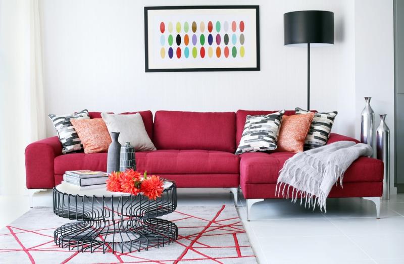 Decoração de sala de estar elegante - sofá - cores morango