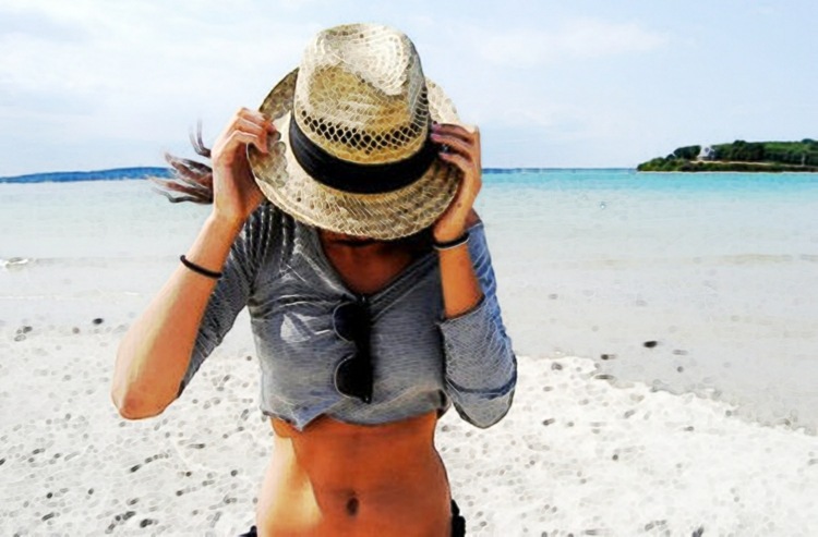 moda praia e acessórios chapéu fedora proteção solar tendência de cabeça