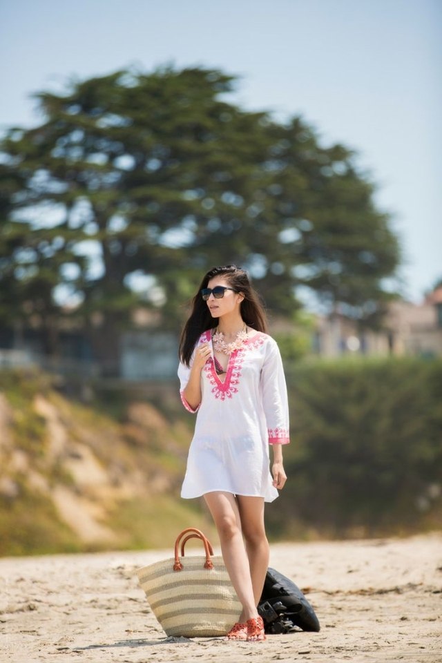 moda praia-2014-branco-túnica-rosa-costuras decorativas