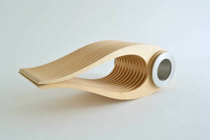 cadeira design exocet forma de suporte cilindro ripas de madeira