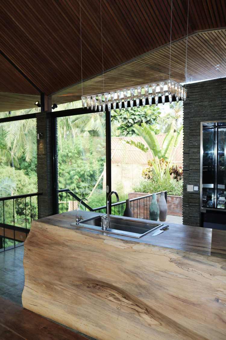 piscina infinita-bali-casa-cozinha-madeira moderna