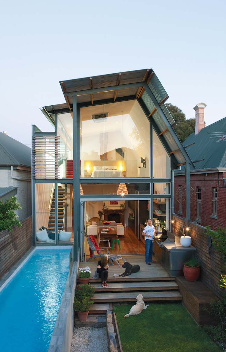 piscina-design-ideias-casa-família-casa-pátio-gramado de vidro