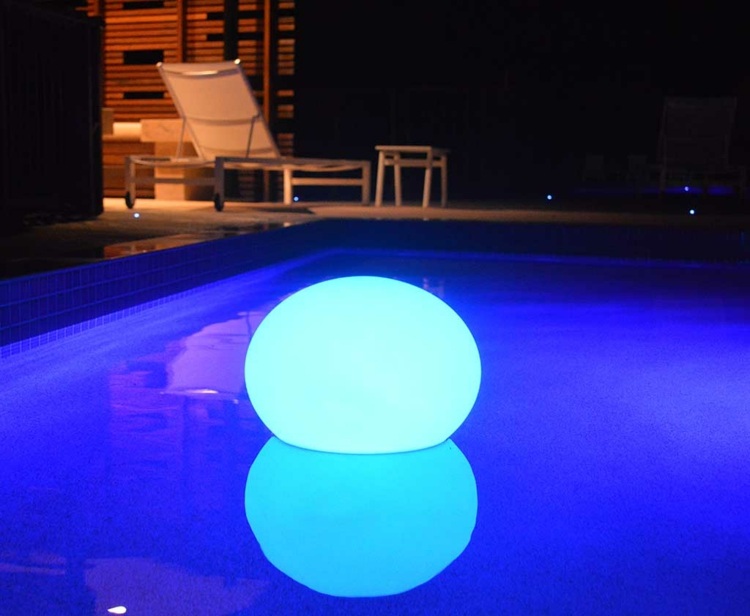Piscina-projeto-lâmpada-bola-natação-iluminação-jardim-ideia