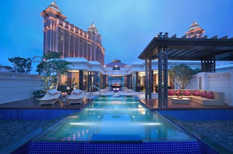 Piscina em hotel 5 estrelas em Dubai