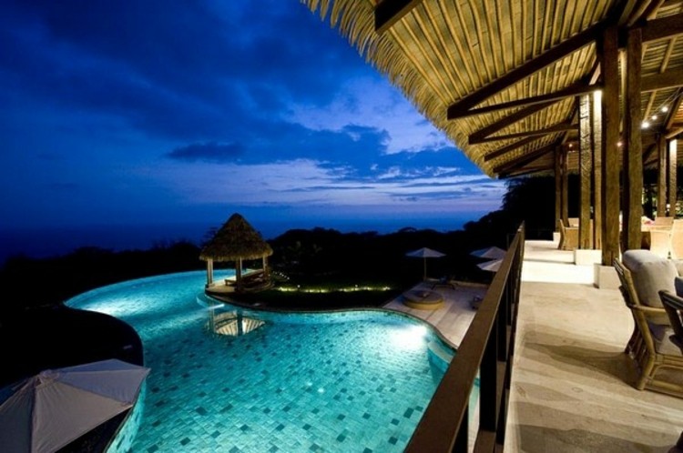 Terraço-piscina-com-vista-mar-varanda de madeira