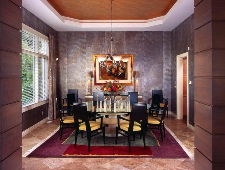 papel de parede sala de jantar cores tapete roxo colorido mobiliário de design elegante