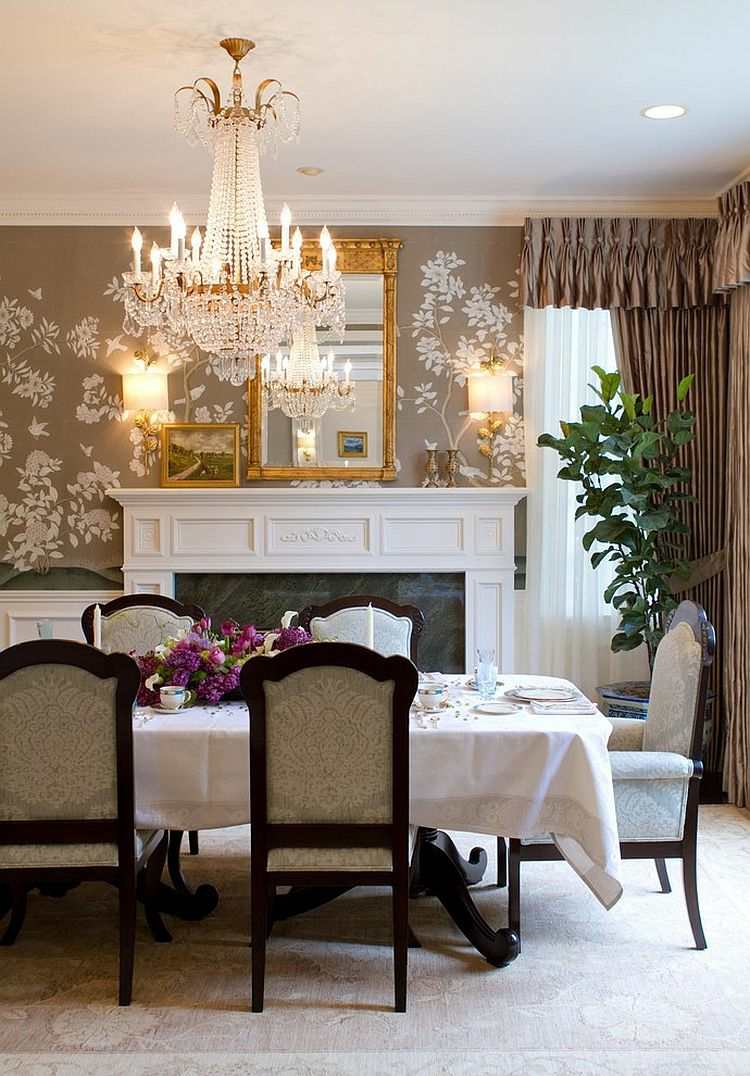 papel de parede na sala de jantar lareira design estilo tradicional cortina espelho