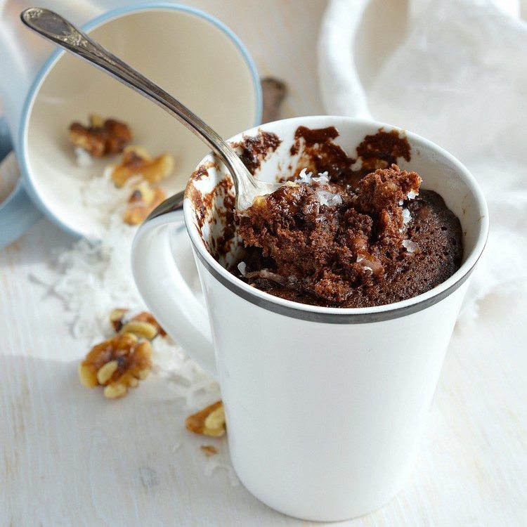 Receita de queque-micro-ondas-chocolate-vegan-coco com flocos de nozes