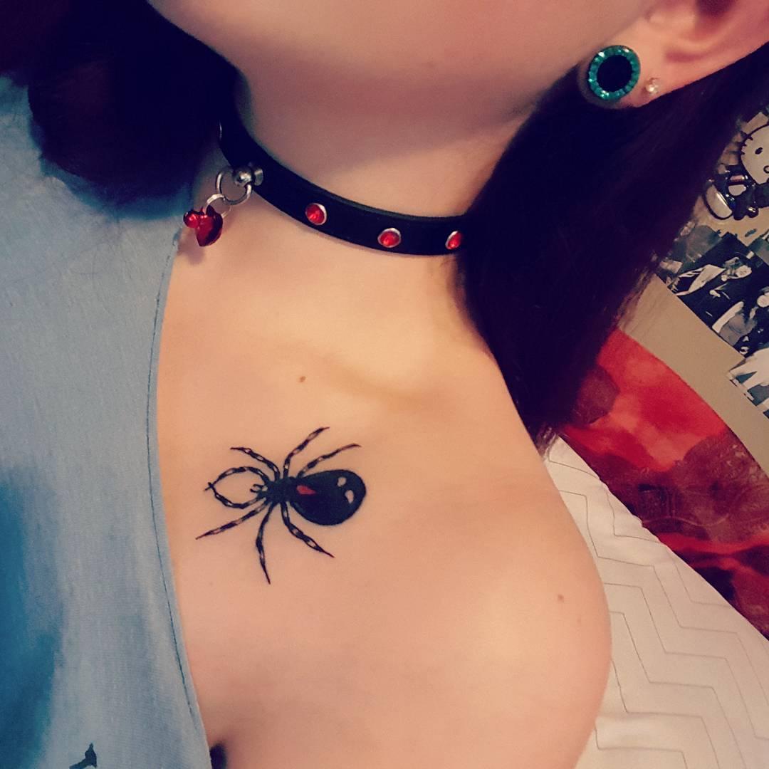 Tatuagem de dor na clavícula, tatuagem, tatuagem, mulheres pequenas, desenho de tatuagem de aranha