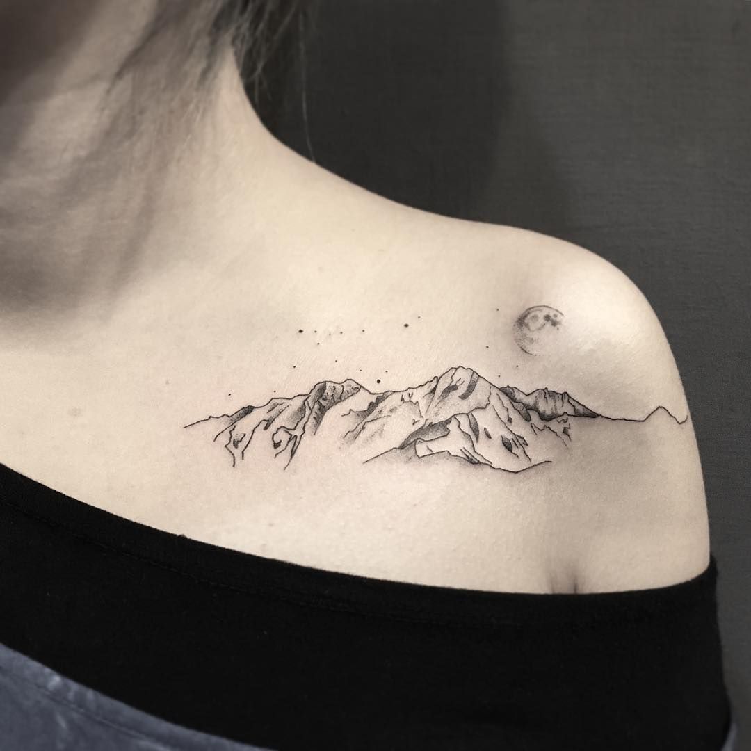 Desenho de tatuagem motivo de tatuagem de pequenas mulheres inspiradoras de montanhas