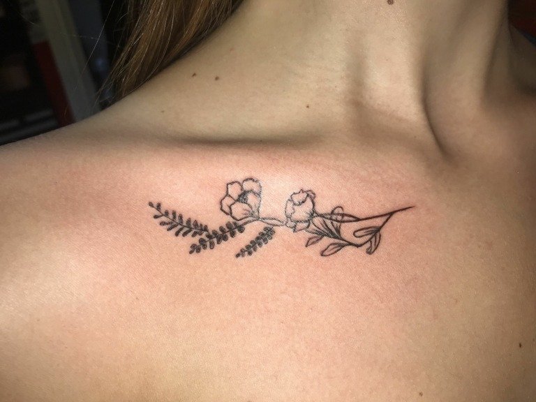 Tatuagem clavícula flores pequenas idéias de design de tatuagem tendências