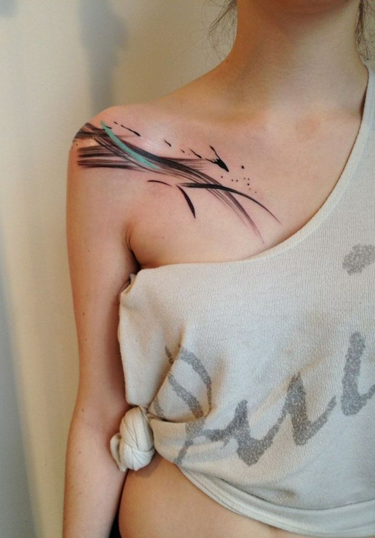 Desenho de tatuagem para mulheres com pequeno motivo de tatuagem em preto e branco