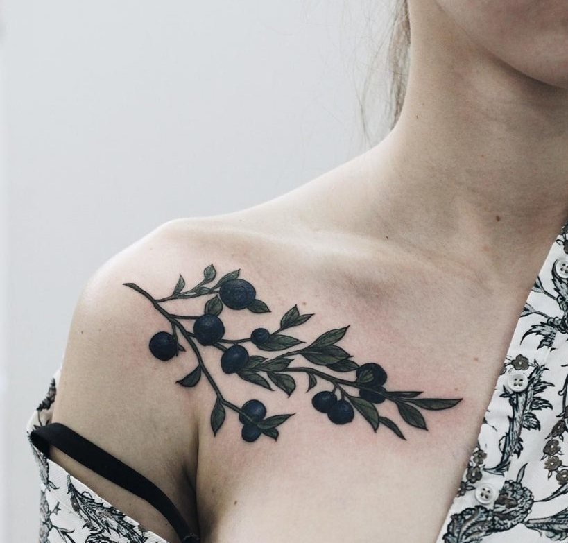 Desenho de tatuagem de flor para mulheres tendências de tatuagem preto e branco