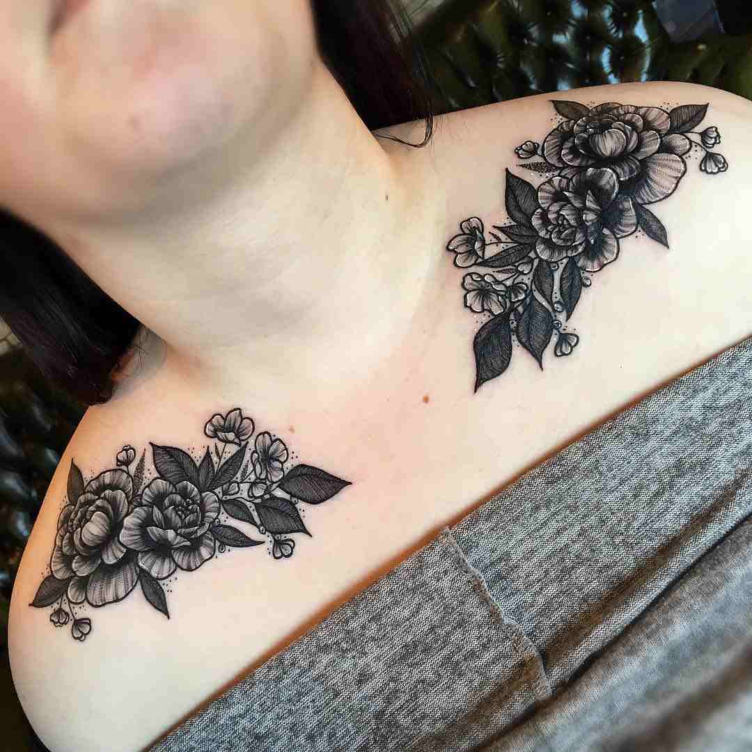 Clavícula tatuagem grande dor flores tatuagem motivo mulheres