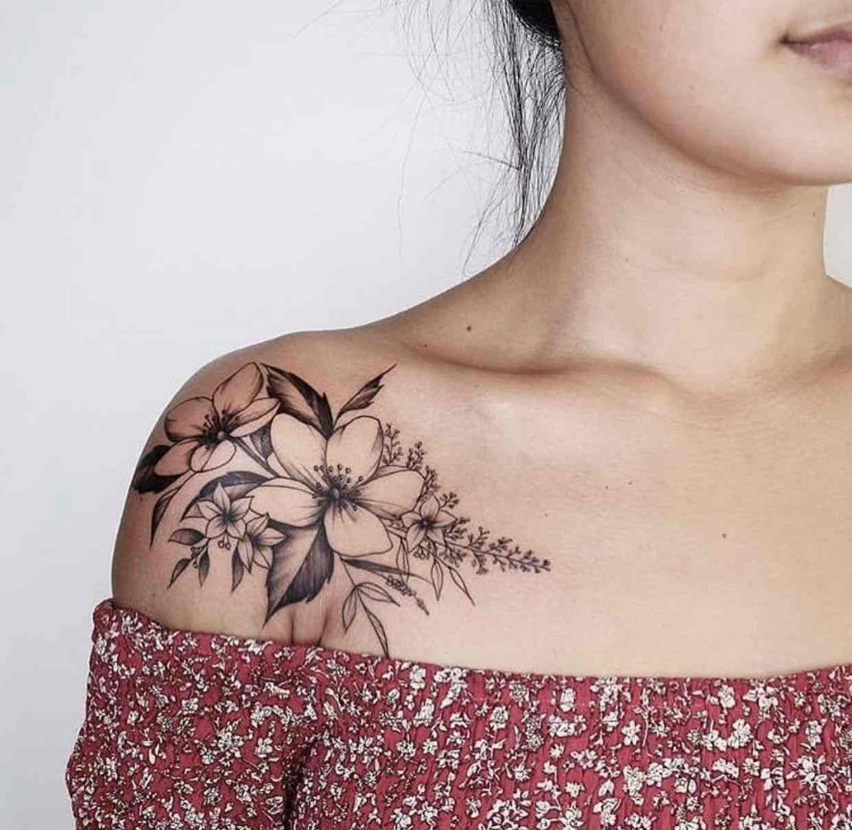 Tatuagem no ombro flores tatuagem desenho para mulheres tendências