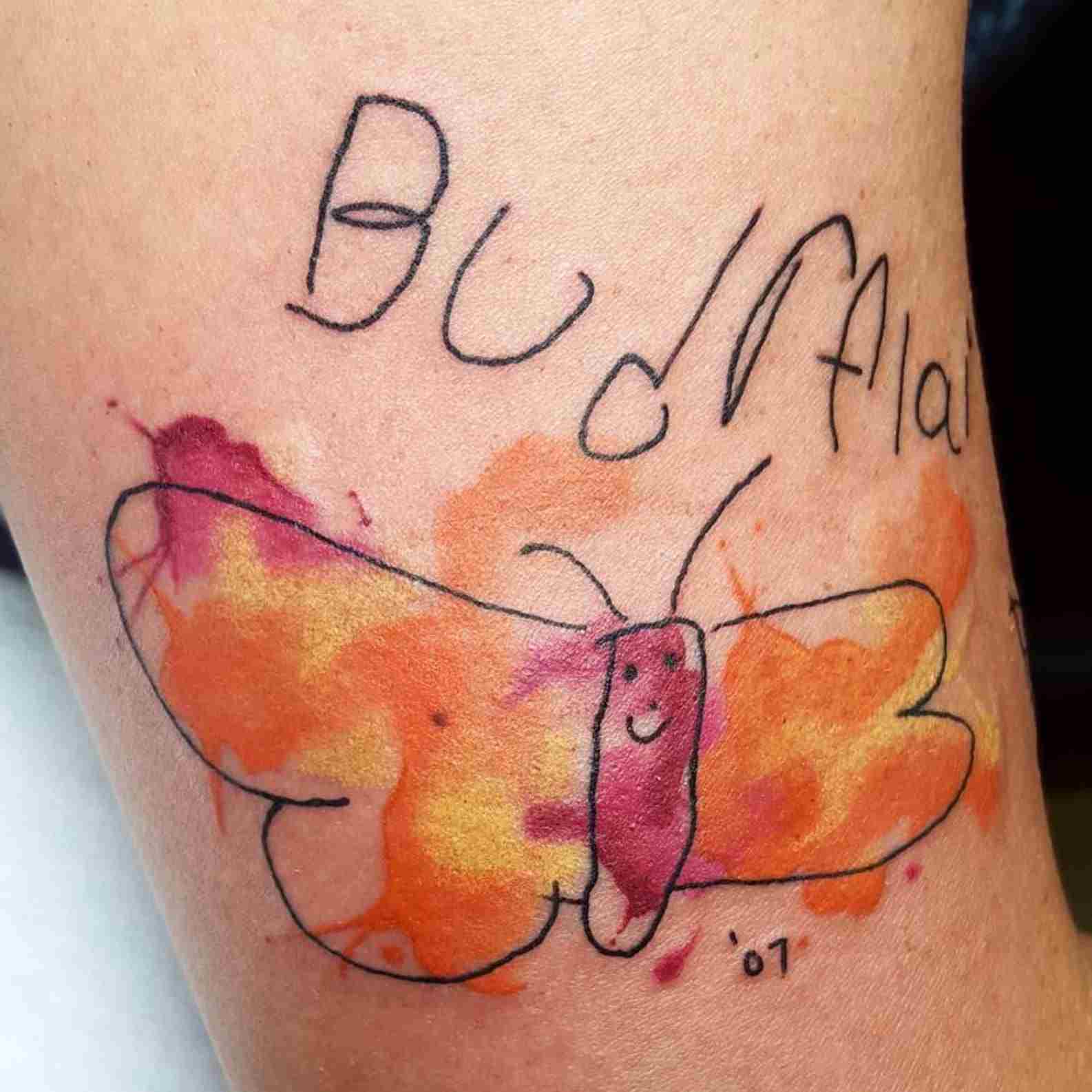 Tatuagens de desenho infantil para mulheres de 50 ideias de design de tatuagem de letras de borboleta